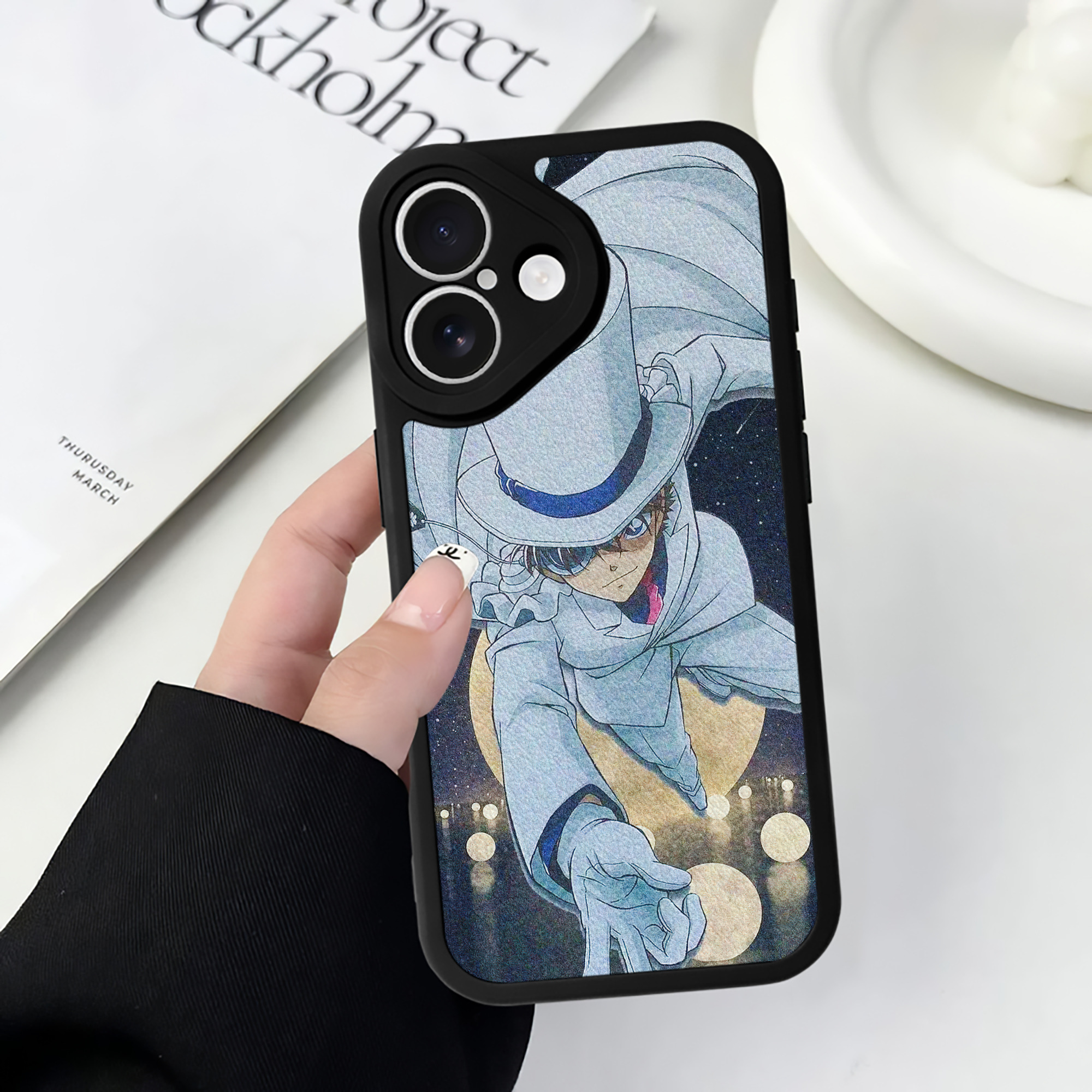 （画像用） 名探偵コナン Detective Conan 【iPhone 16シリーズ対応】シリコンスマホケース（レザー調） 材質：シリコン